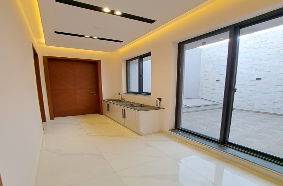 10 Marla House (House No 20) for Sale in Sector EE, Phase 4, DHA, Lahore
