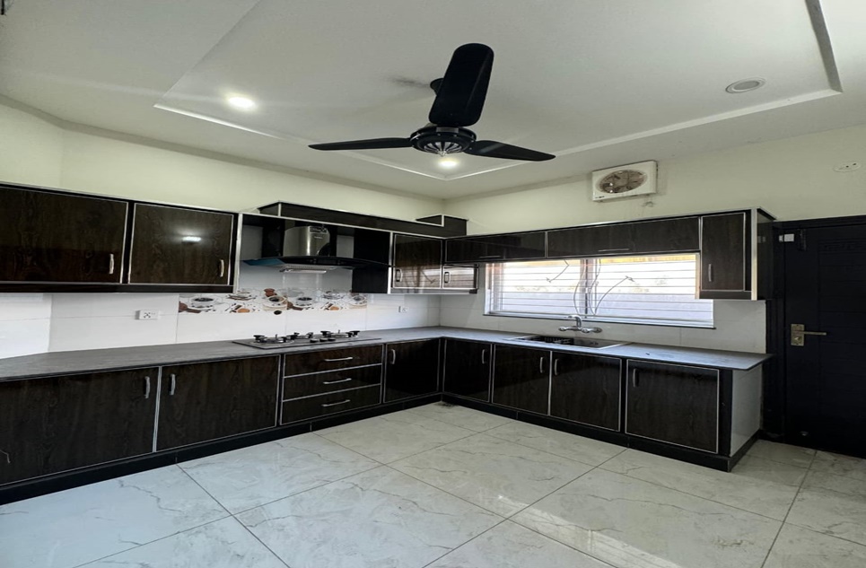 8 Marla Brand New House fo Sale in olc B Block Bahria Orchard Lahore