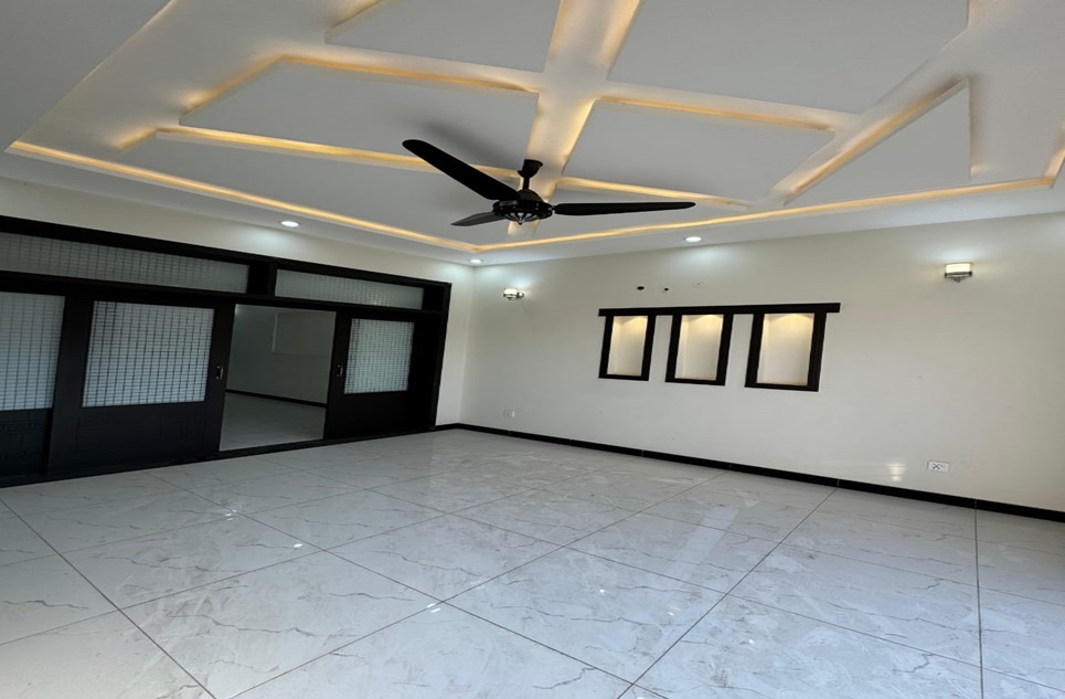8 Marla Brand New House fo Sale in olc B Block Bahria Orchard Lahore
