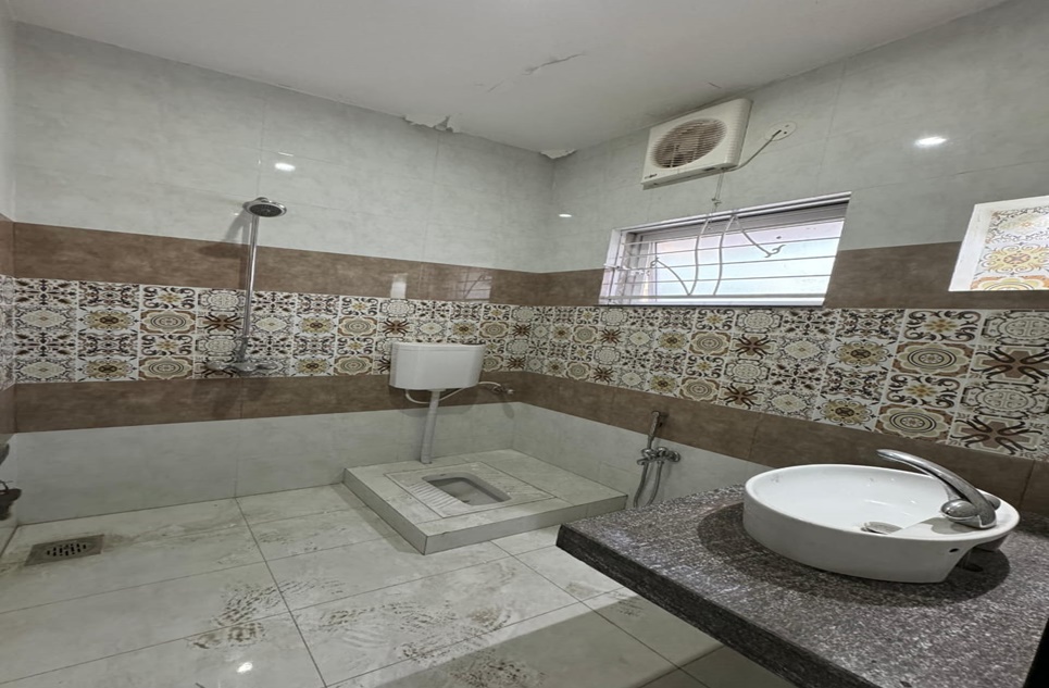 8 Marla Brand New House fo Sale in olc B Block Bahria Orchard Lahore
