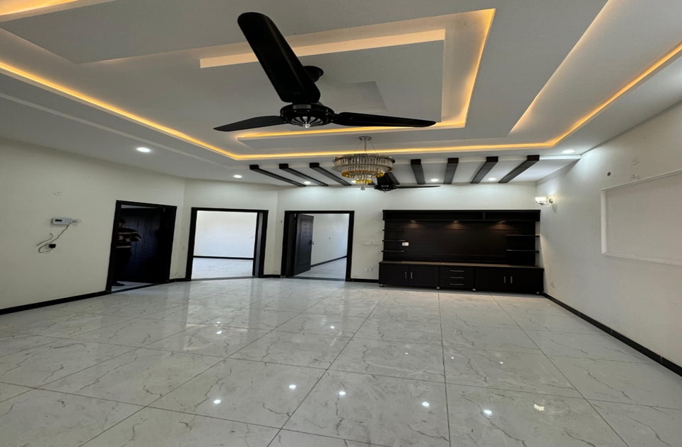 8 Marla Brand New House fo Sale in olc B Block Bahria Orchard Lahore