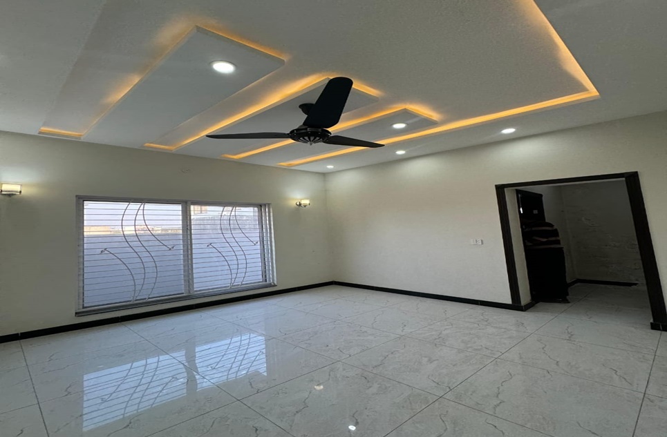 8 Marla Brand New House fo Sale in olc B Block Bahria Orchard Lahore