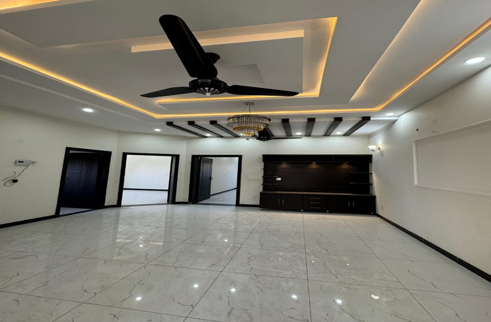 8 Marla Brand New House fo Sale in olc B Block Bahria Orchard Lahore