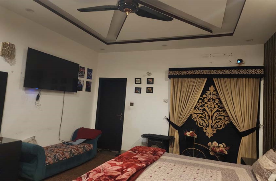 7.50 marla house for sale in Phase 2 Johar Town Lahore